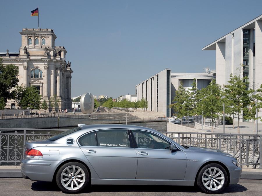  BMW Hydrogen 7 2007 года  (фото 6 из 16)